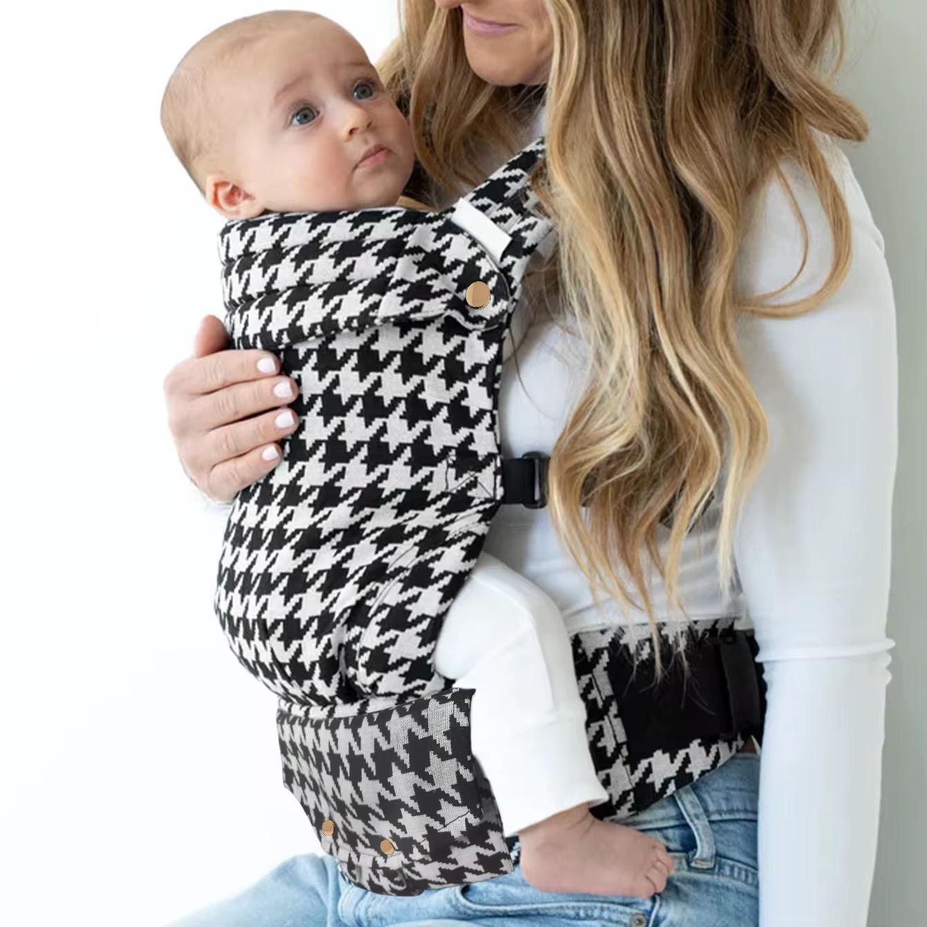 Mompanion –  Ivory Houndstooth Carrier